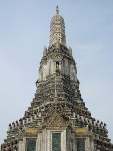 Wat Arun, tingginya sekitar 67 meter